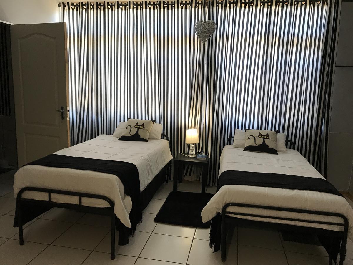Sondela Bed & Breakfast Aliwal North Ngoại thất bức ảnh
